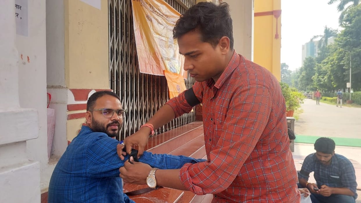 Students have been protesting in BHU for six days, protesting by wearing black bands