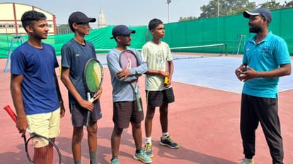 Faculty of Arts and MMV overall champions swimming Ayushi and Aditya became best swimmers