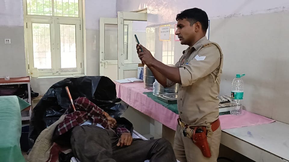 Saharanpur: A rod hanging from a moving tempo broke and hit the armpit of a young man walking on the roadside