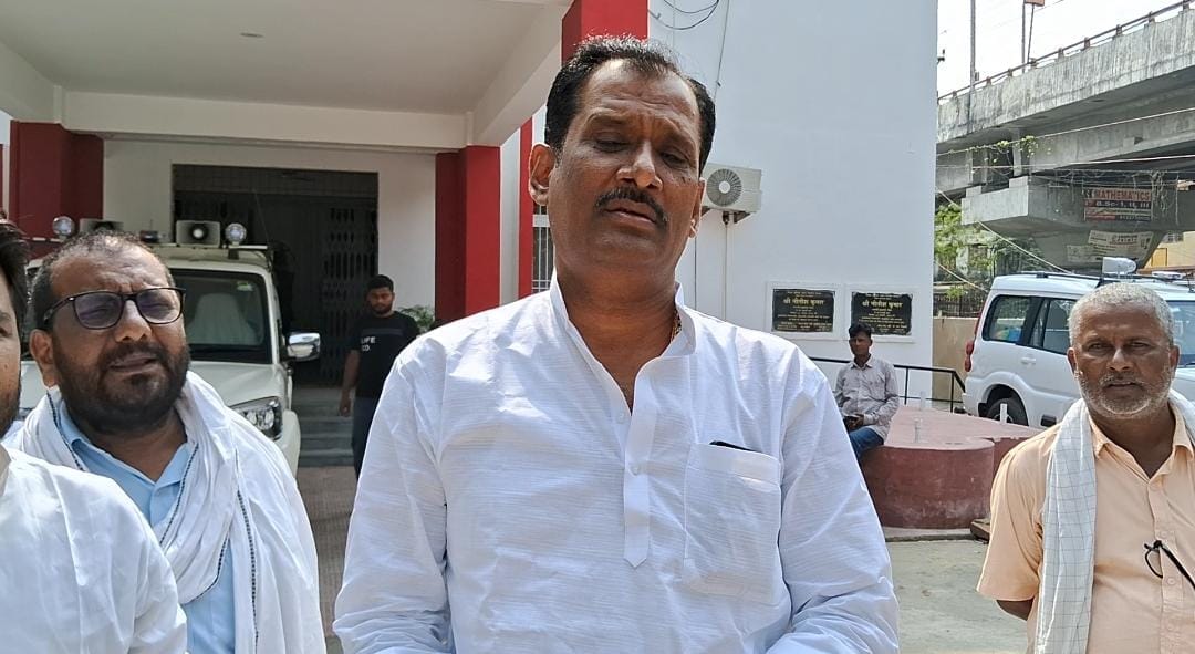 Bihar News: RJD MLA gave an open challenge to Giriraj Singh, said- show him by having food at Dalit's house.