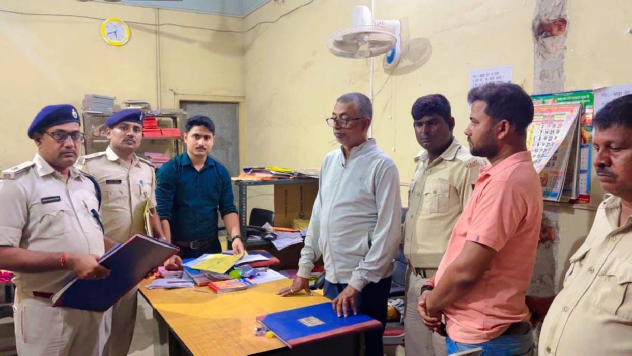 Bihar Liquor Scandal Poisonous liquor case linked to Raxaul raids conducted in transport 5 smugglers arrested