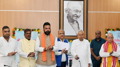 Bihar: RJD MP Sudhakar Singh attacks Nitish Kumar, Prashant Kishore, Samrat-Vijay Sinha incarnations of Ravana