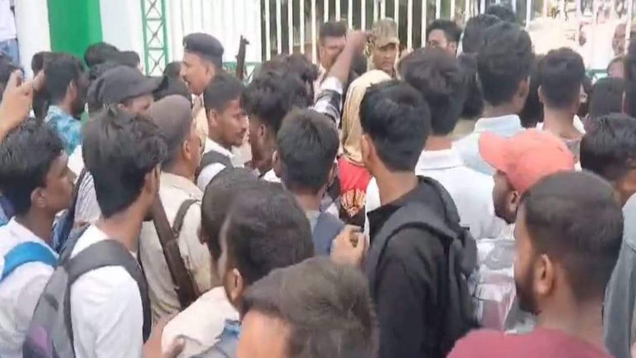 Bihar News Hooliganism by teachers in MRJD College students and parents beaten up badly