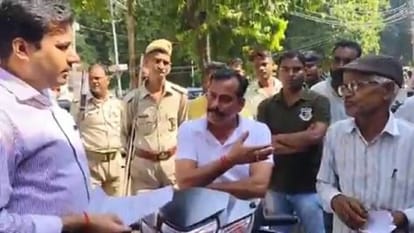 एसडीएम के सामने विधायक ने जताई नाराजगी