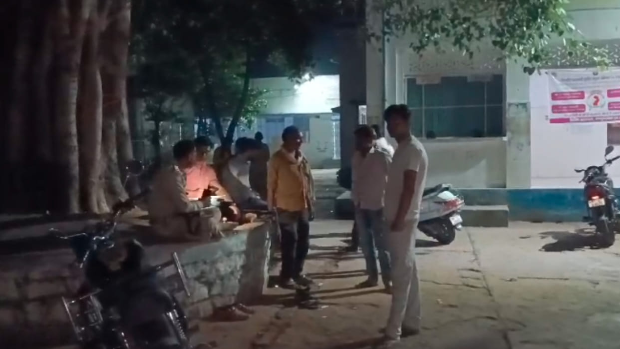Chhatarpur: Former Sarpanch shot dead, two accused shot three times, know the reason behind the incident