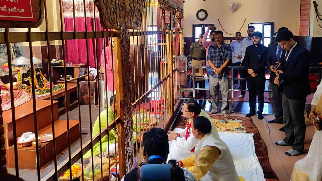 CM Dhami reached Srinagar Garhwal, offered prayers at Dhari Devi temple