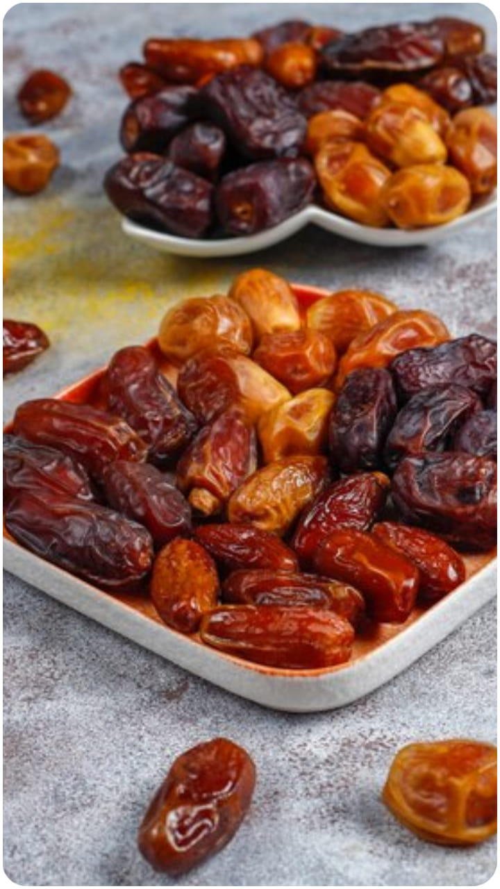 should we eat dates in summer garmiyo me khajur khane ke fayde aur nuksan
