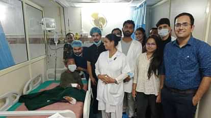 Doon Hospital Doctors became caretakers for the treatment of an unknown teenager read All Updates in hindi