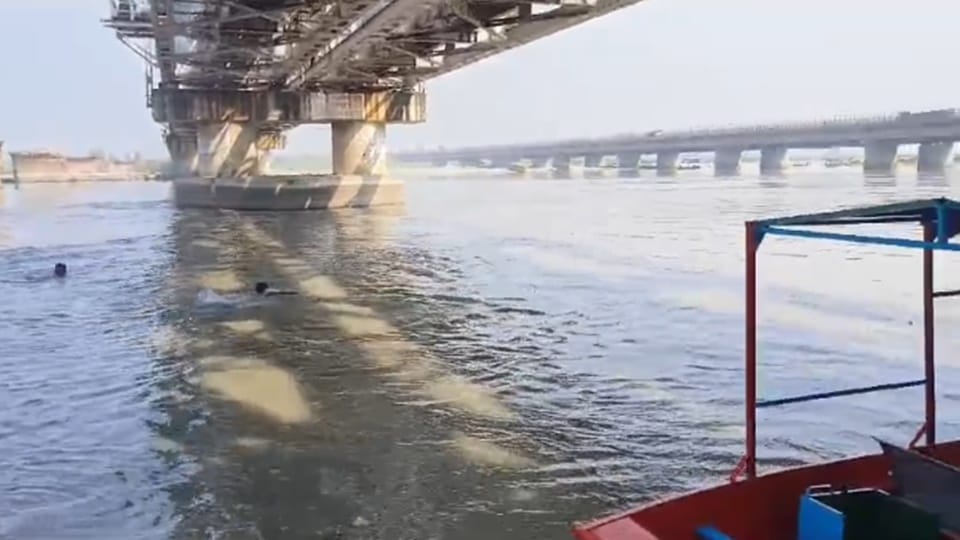 Gajraula: Child drowned in Ganga, wife said- husband is lying, divers entered Ganga