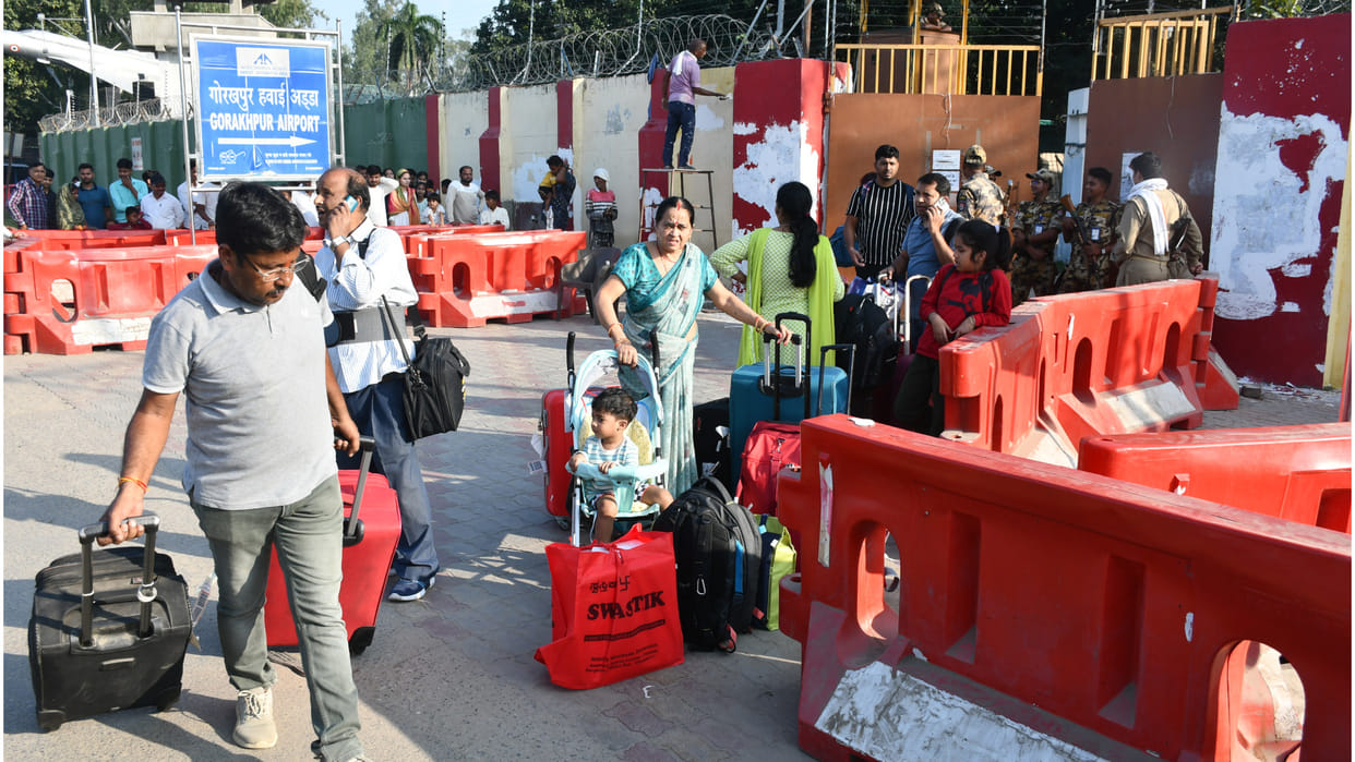 Due to increase flight fare three times, people celebrating Diwali in Gorakhpur had to think later on coming
