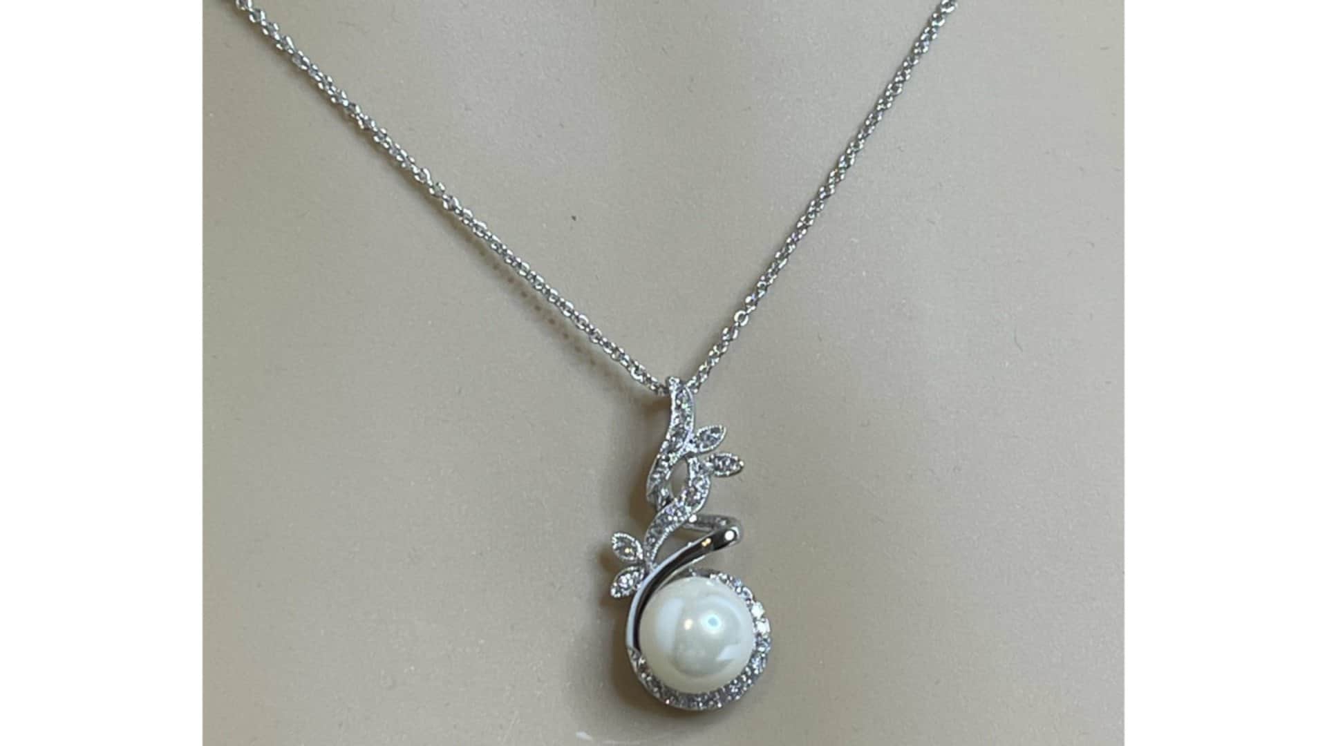 Jewellery Selection Tips what kind of jewellery looks good with black outfit