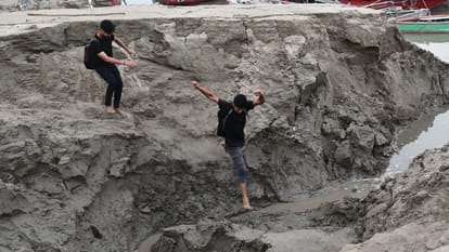 Eighty four ghats in varanasi cleaned in 12 days only 34 pumps installed tourists facing problems