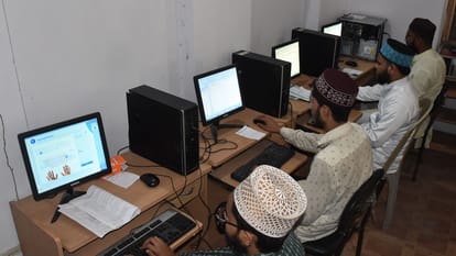 Moradabad: Winds change in madrasas, students are gaining mastery computer education along with English