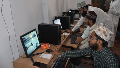 Moradabad: Winds change in madrasas, students are gaining mastery computer education along with English