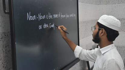 Moradabad: Winds change in madrasas, students are gaining mastery computer education along with English