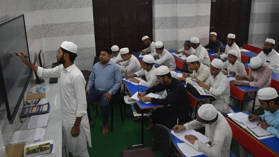 Moradabad: Winds change in madrasas, students are gaining mastery computer education along with English