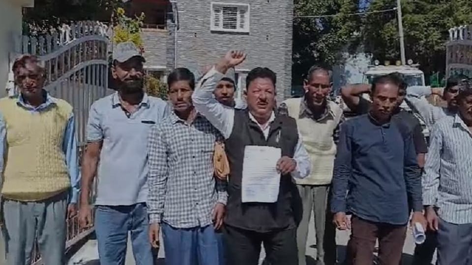 Villagers of Sera village reached Collectorate Pithoragarh
