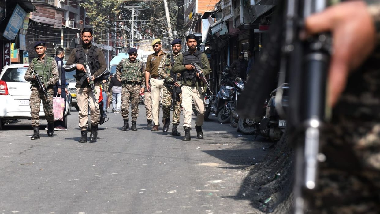 J&K News: Police and security forces deployed after terrorist attack in Tral, see pictures of security patroll