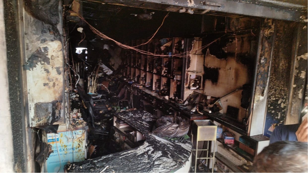 Fire broke out in three shops in Sector 14 of Sonipat, gas cylinder exploded, people panicked