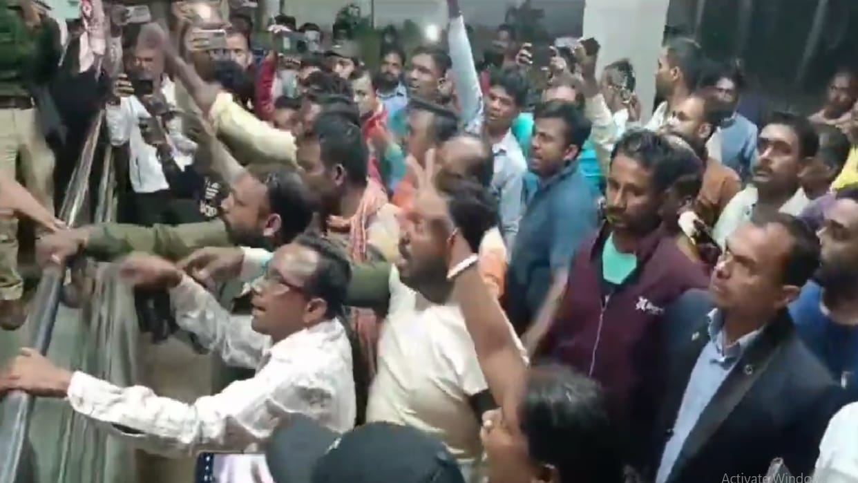 Uproar in police station after death of young man in Balrampur Kotwali