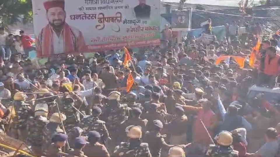 Uttarkashi Mosque Dispute Markets opened today for third day after incident of stone pelting and lathi charge