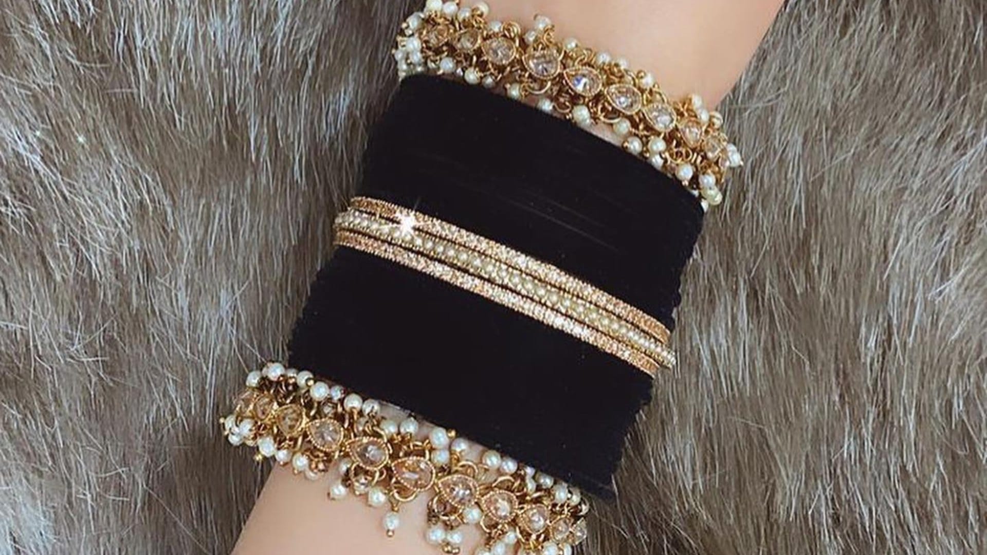 Tips To Wear Bangles Amazing tips to wear Kaanch Ki Choodi easily to not breaking