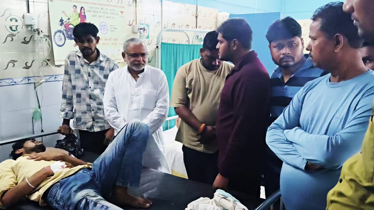 Begusarai: case of beating of students by teachers of MR JD College in has gained momentum, demand for action