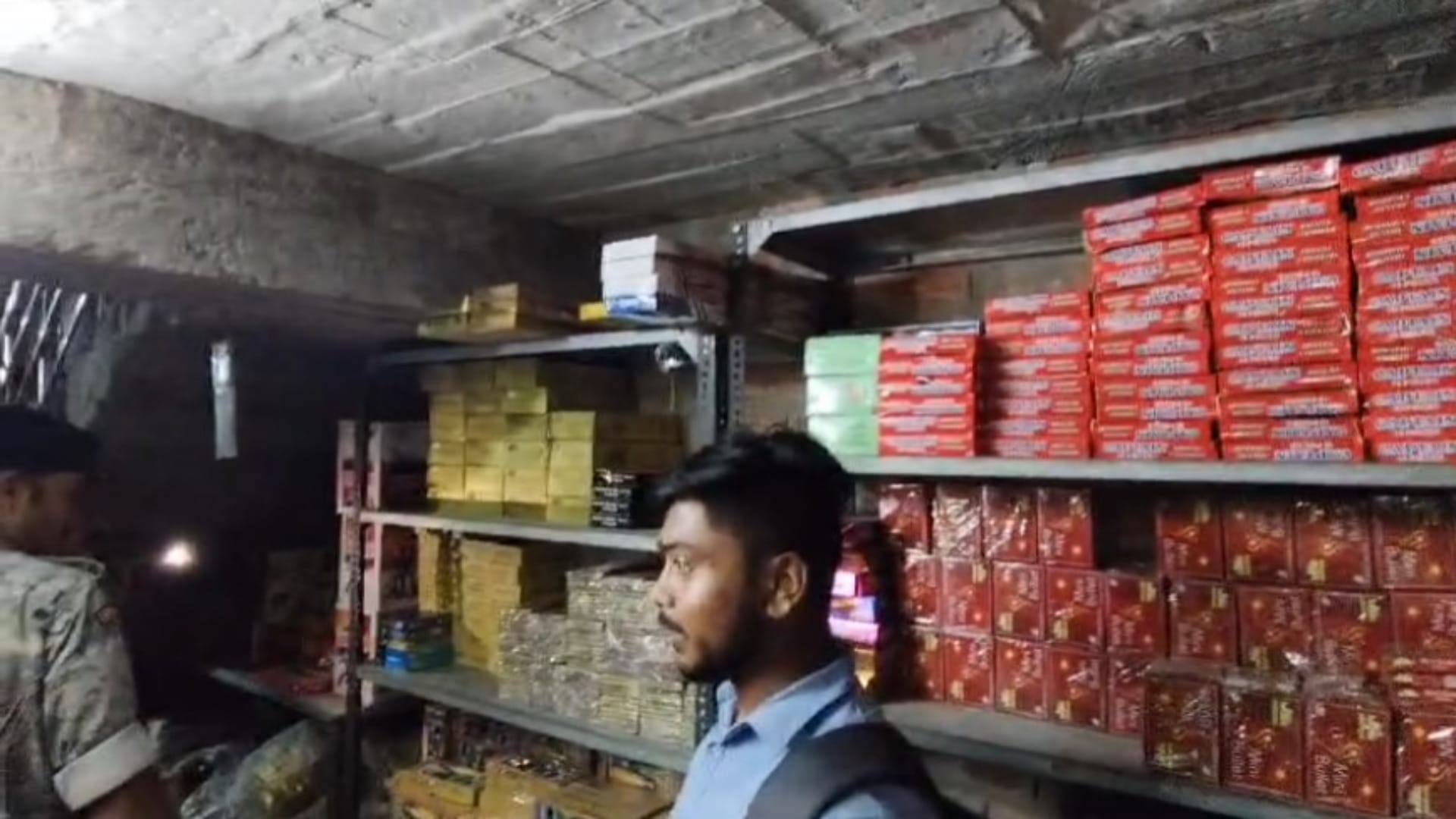 Bihar News: Raid on illegal firecrackers in Buxar, more than 100 tonnes of firecrackers seized