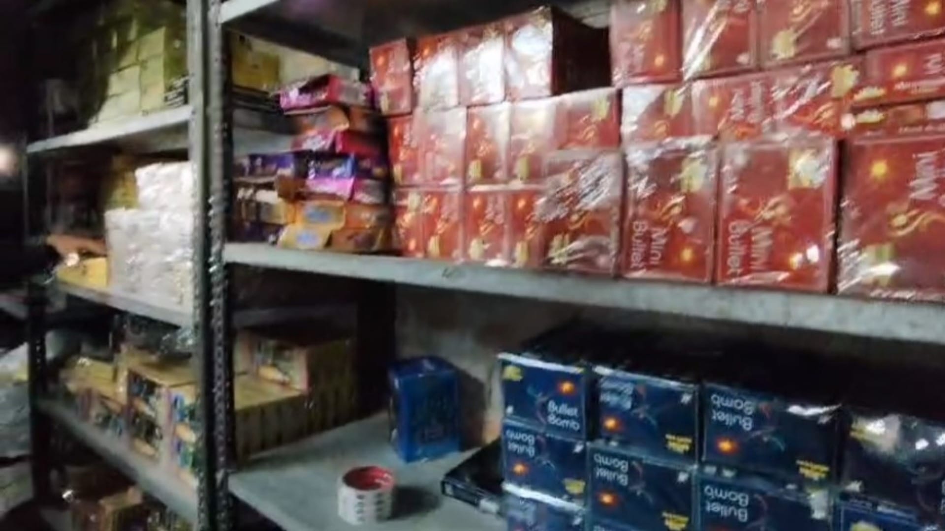 Bihar News: Raid on illegal firecrackers in Buxar, more than 100 tonnes of firecrackers seized