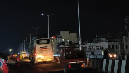 no Diwali for roads in varanasi 5000 street lights out of order for 4 months many roads colonies the dark