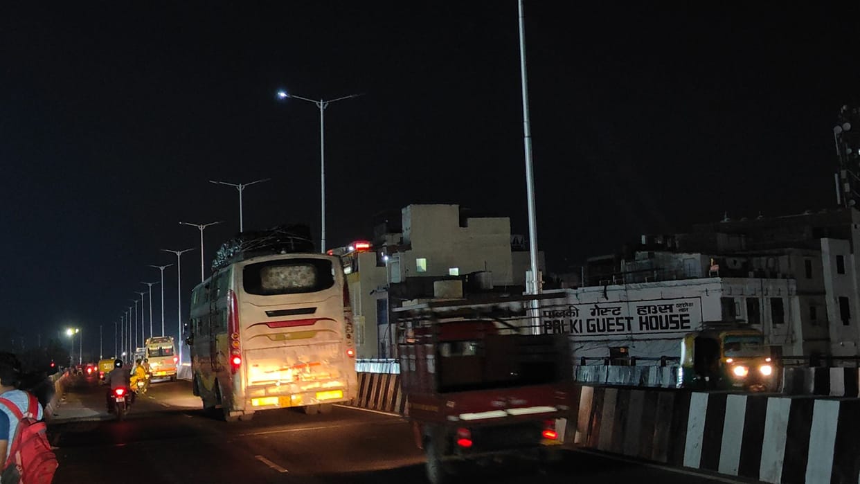 Varanasi Motorcyclist divider and falls flyover two youths injured and admitted BHU Trauma Centre