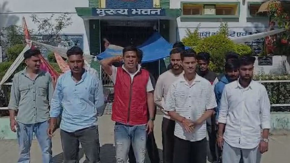 Students protested against not holding student union elections in pithoragarh