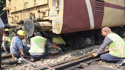 Meerut: Two coaches of the train derailed, pulled by another engine, rail route disrupted for three hours