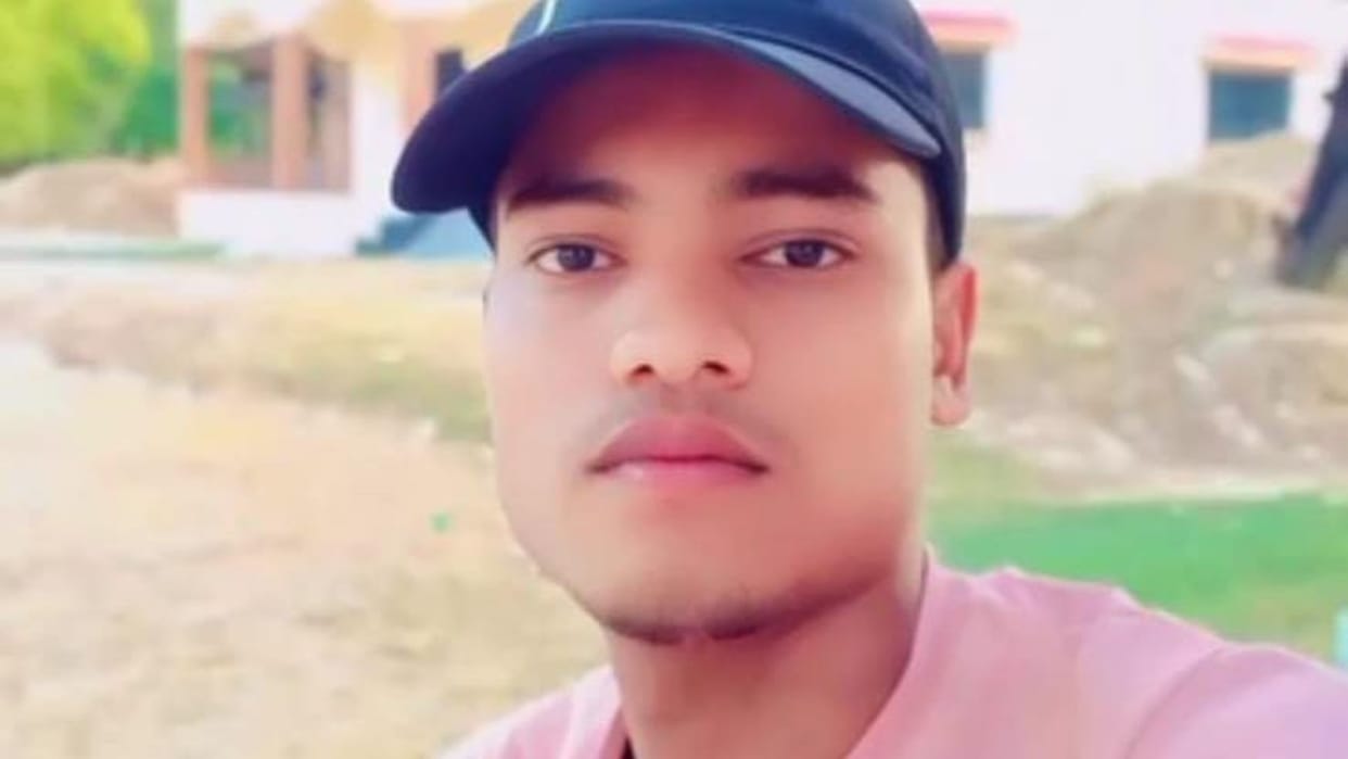 A young man from Mumbai committed suicide mourning in the house
