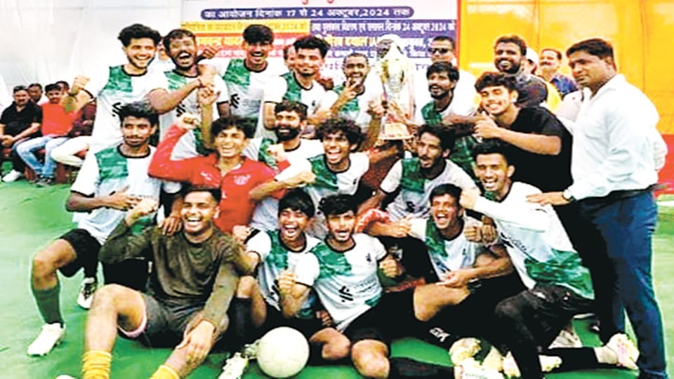 Moradabad football team became state champion, won trophy in senior category, tough competition in final