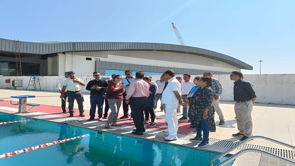 SFI Champion Director inspected the swimming pool of Gaulapar Stadium Haldwani