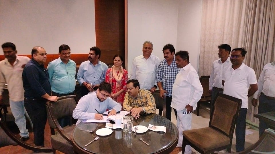 GST Raid: Bills were being issued manually in a big hotel in Meerut, business was done by hiding turnover