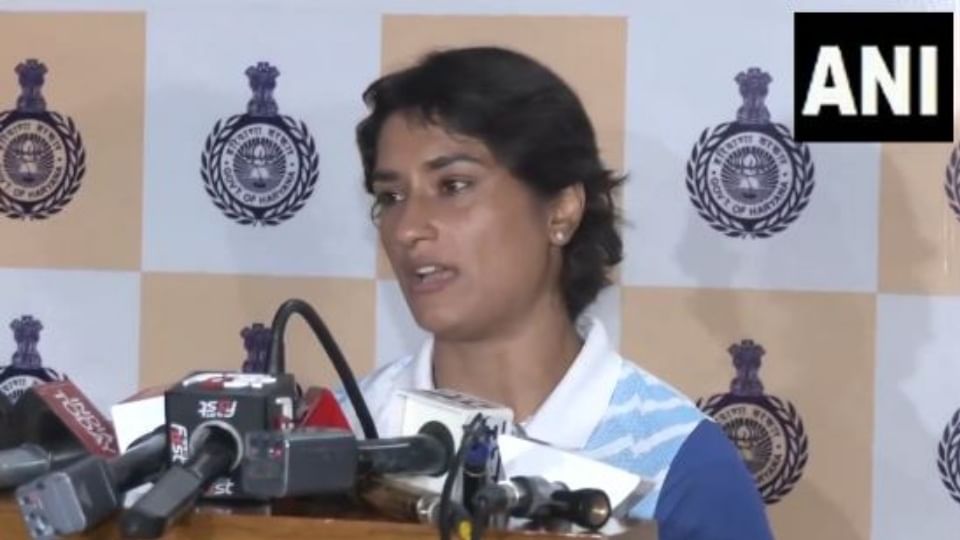 Julana Congress Mla Vinesh Phogat Come First Time In Assembly Session