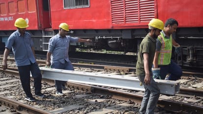 Meerut: Two coaches of the train derailed, pulled by another engine, rail route disrupted for three hours