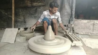 Light soil lamps on this Diwali potters houses will be illuminated