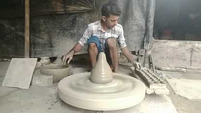 Light soil lamps on this Diwali potters houses will be illuminated