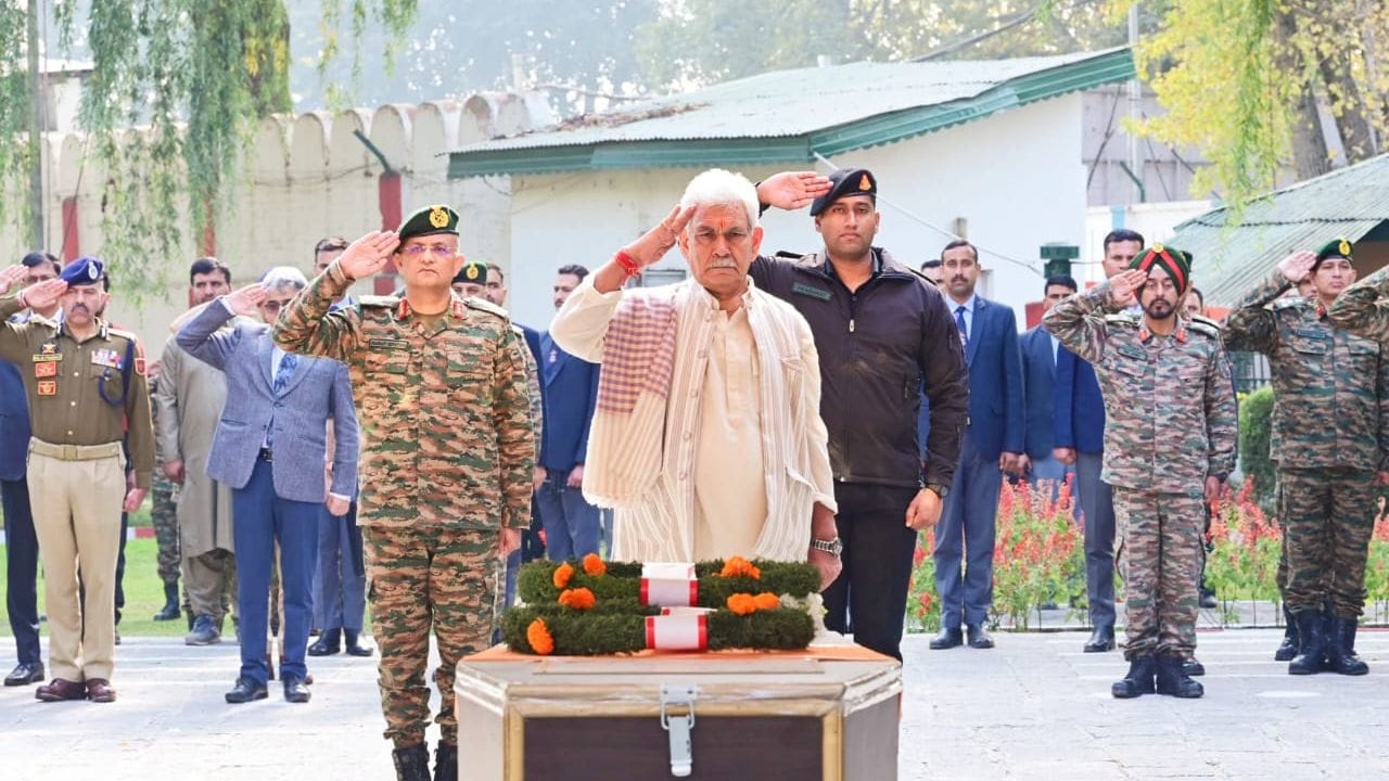 Jammu Kashmir: Manoj Sinha paid tribute to the martyred soldiers in Srinagar, expressed condolences to the fam