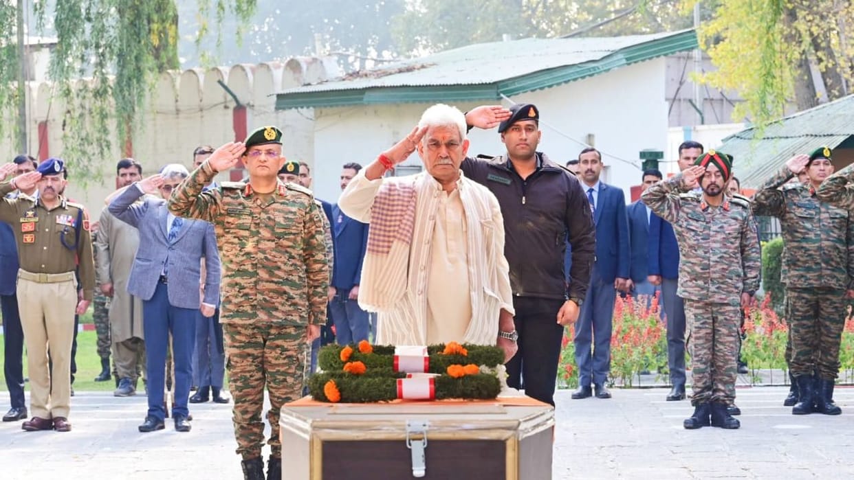 Jammu Kashmir: Manoj Sinha paid tribute to the martyred soldiers in Srinagar, expressed condolences to the fam