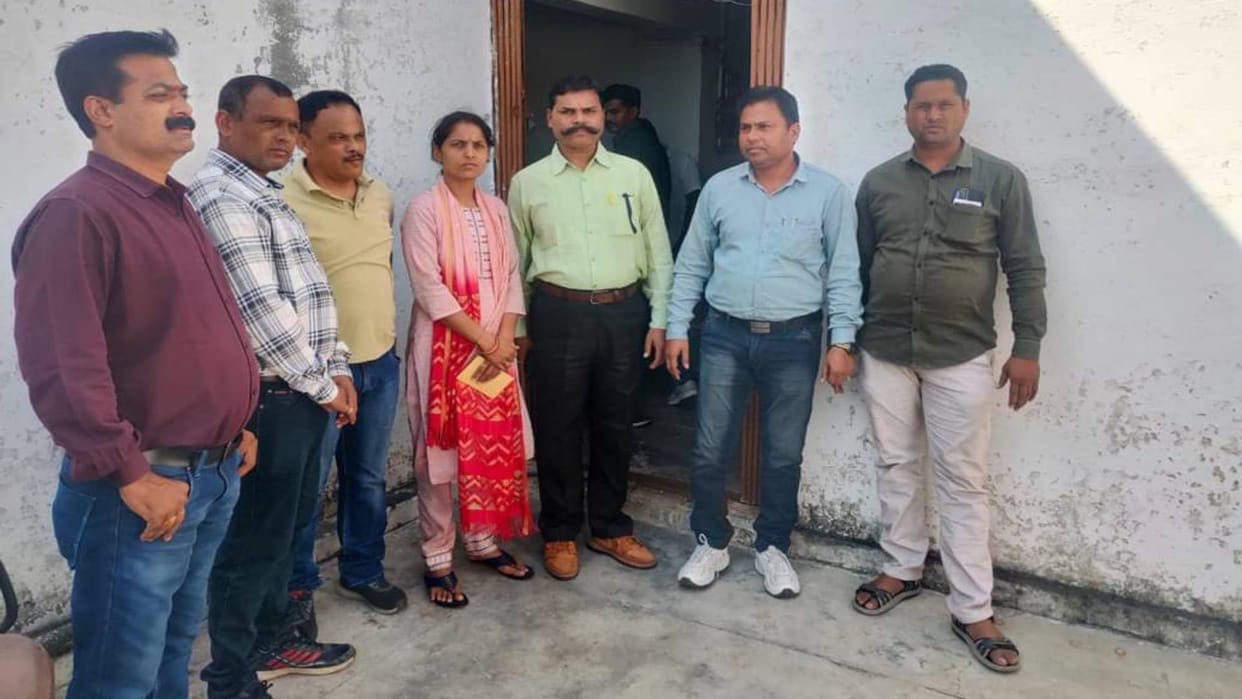 Chhatarpur Tribal woman sarpanch arrested while taking bribe action taken by Sagar Lokayukta