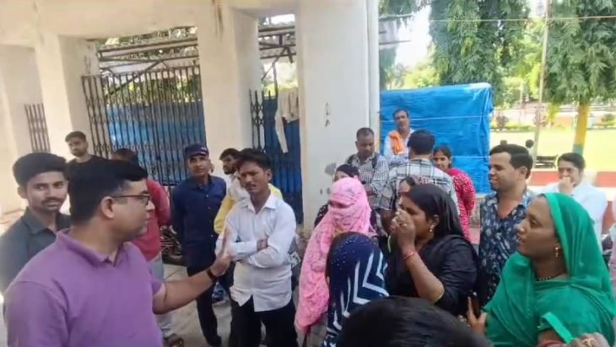 Dewas Lucky draw for building allocation under PM Awas Yojana cancelled at last minute people got upset