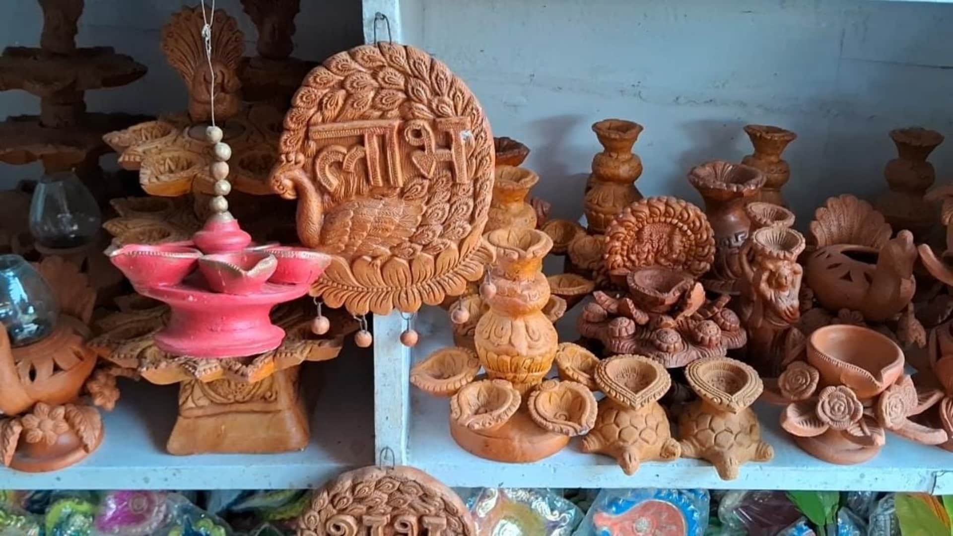 Muzaffarpur Potter Jaiprakash Pandit will give indigenous colors to Diwali with earthen lamps Chinese products