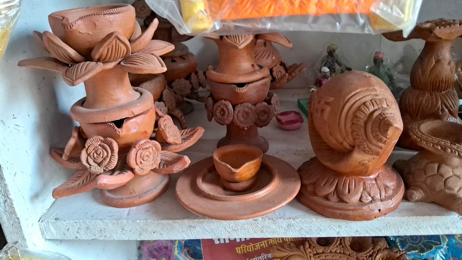 Muzaffarpur Potter Jaiprakash Pandit will give indigenous colors to Diwali with earthen lamps Chinese products
