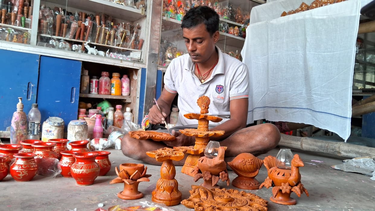 Muzaffarpur Potter Jaiprakash Pandit will give indigenous colors to Diwali with earthen lamps Chinese products
