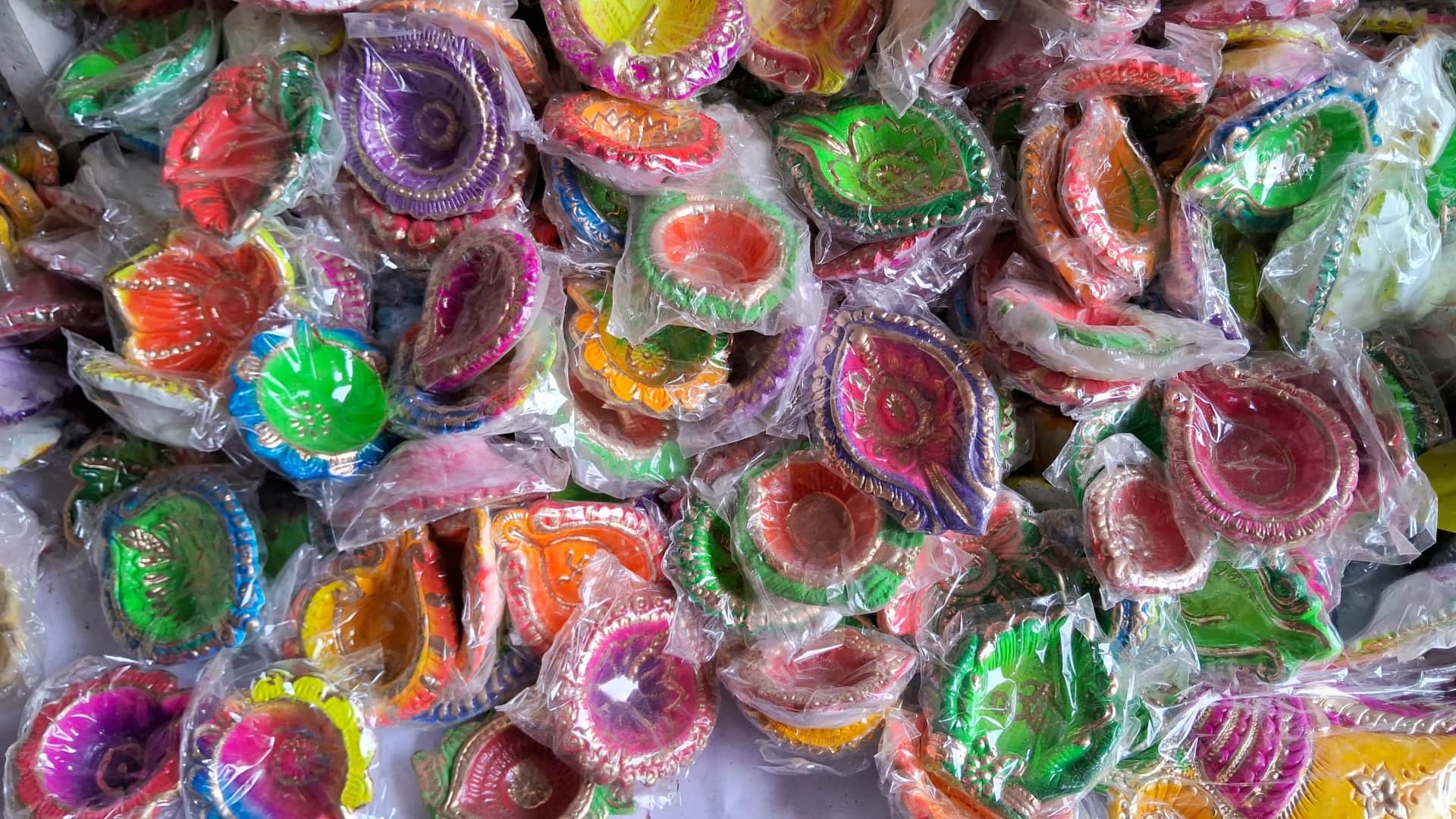 Muzaffarpur Potter Jaiprakash Pandit will give indigenous colors to Diwali with earthen lamps Chinese products