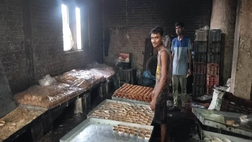 Roorkee News Raid on Shops Piran Kaliyar Dargah Prasad was adulterated Chemicals were being used
